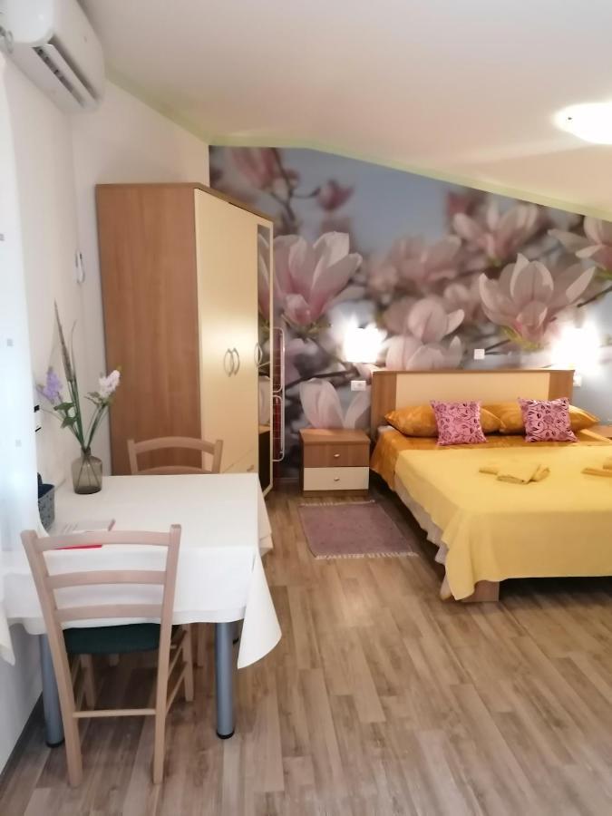Kadumi Rooms Katarina מראה חיצוני תמונה