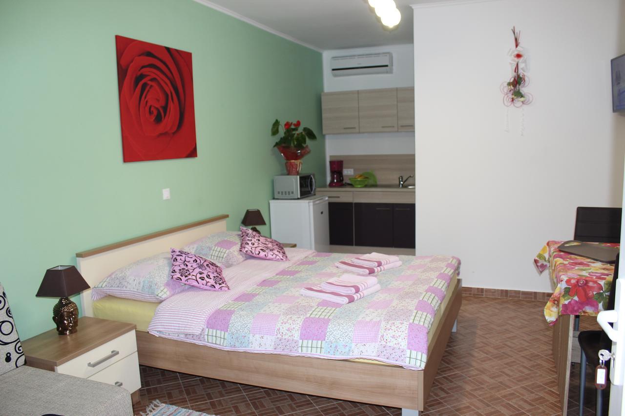 Kadumi Rooms Katarina מראה חיצוני תמונה